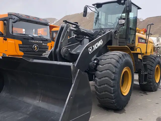 Погрузчик XCMG трехкубовый, Душанбе