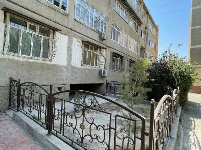3-комн. квартира, 1 этаж, 120м², 28 мкр, Худжанд