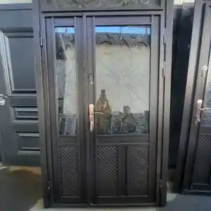 Стеклянная дверь, Душанбе