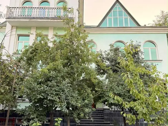 3 этажн. 6-комн. дом, 8 соток, И Сомони Пединститут, Душанбе