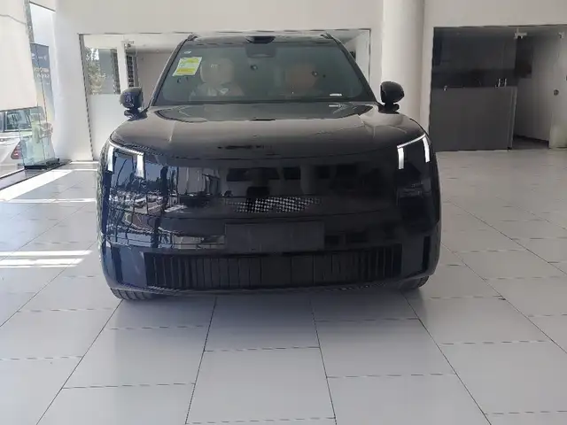 Geely Lynk & Co 06