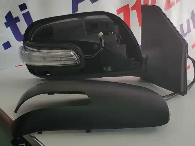 Боковое зеркала для Toyota Avensis правый., Хуҷанд