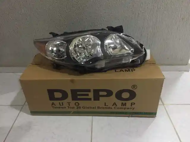 Передние фары SE от Toyota Corolla 3 2011-2013 Depo, Душанбе