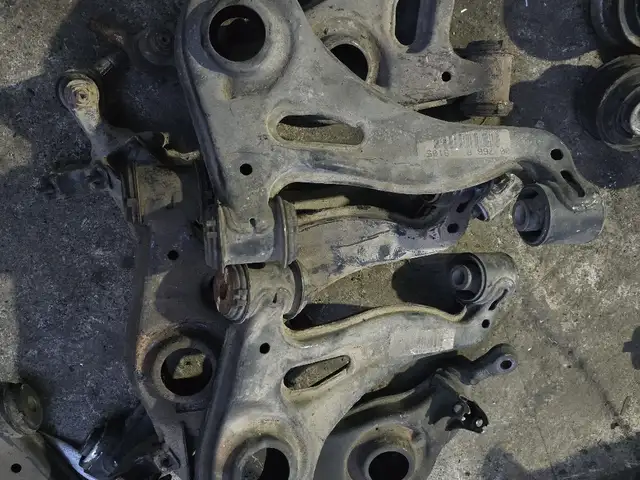 Нижний и верхний рычаг на Mercedes-Benz, Худжанд