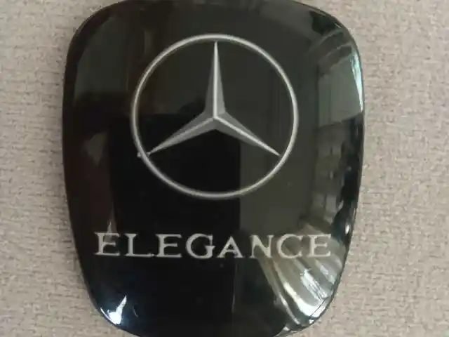 Значок на Mercedes-Benz, Худжанд