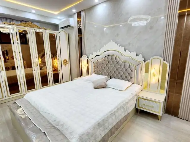 Королевский спальный гарнитур, Турсунзаде