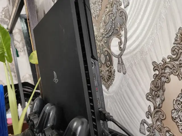 Игровая приставка Sony PlayStation 4 pro 1tb, Кӯлоб