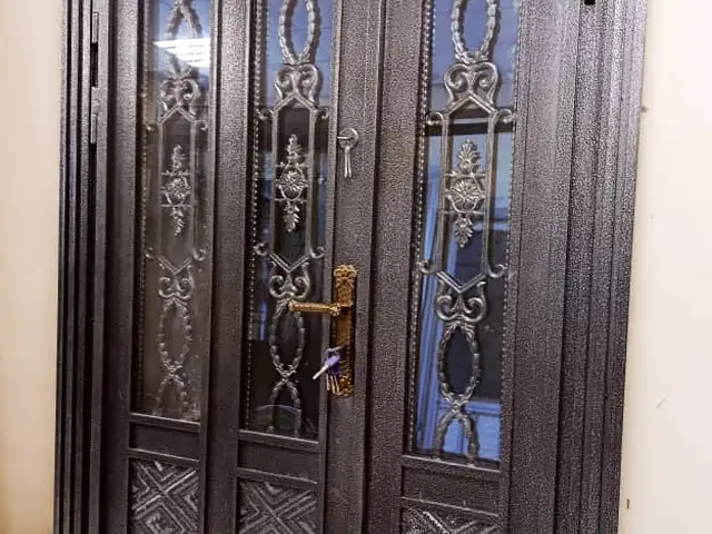 Дархои охани, Душанбе