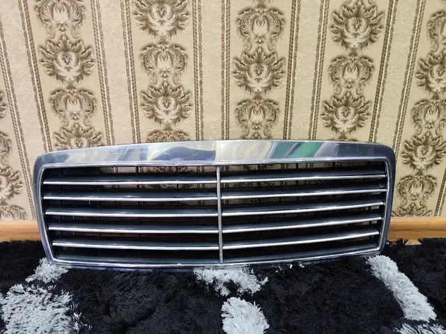 Оригинальная решетка радиатора Mercedes-Benz W210, Худжанд