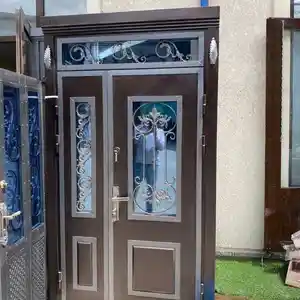 Стеклянная дверь, Душанбе