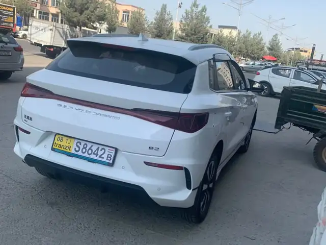 BYD E2