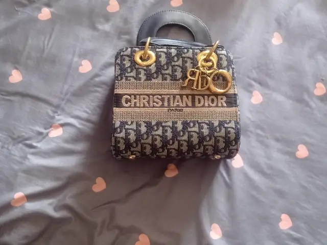 Сумочка от christian dior, Худжанд