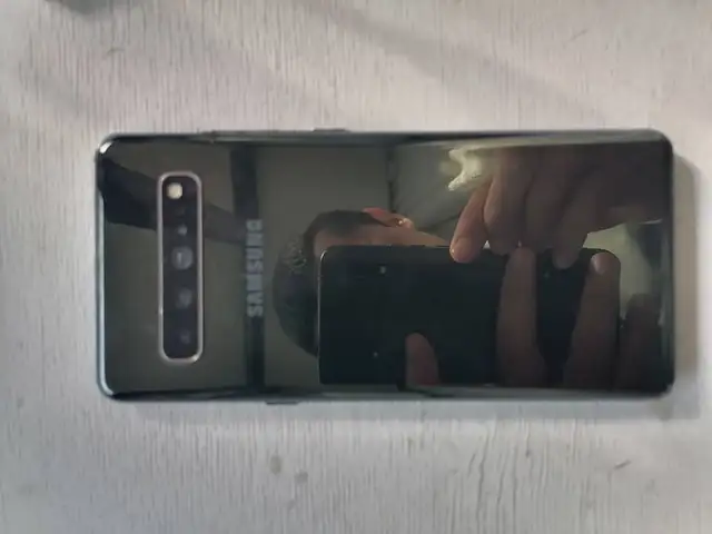 Samsung S10 pilus 5g 8/256, Вахдат