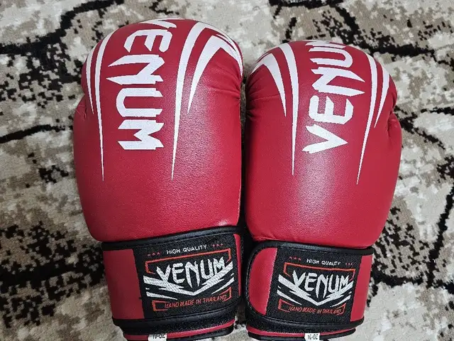 Кожаная перчатка Venum, Хуҷанд