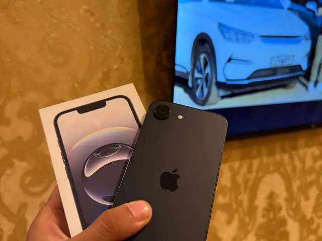 Apple iPhone 16e, 128 gb, Худжанд