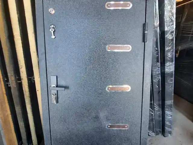 Дверь, Душанбе