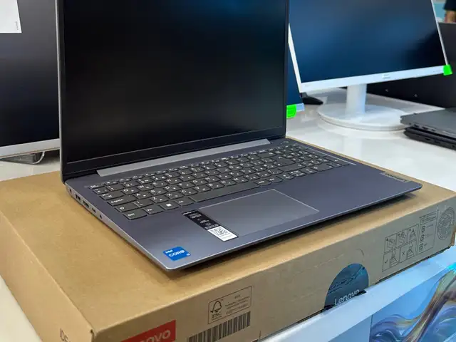 Ноутбук Lenovo core i 3, Худжанд