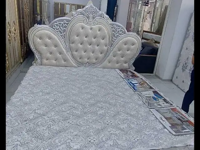 Кровать королевская, Душанбе