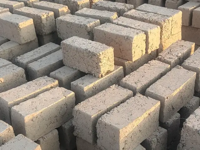 Гишти Хом Лойблок, Шахристон