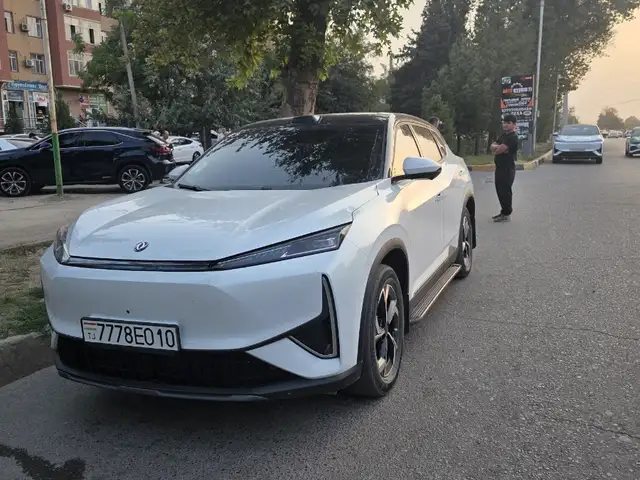 Dongfeng L7