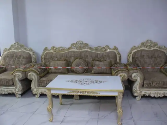 Королевский диван, Душанбе