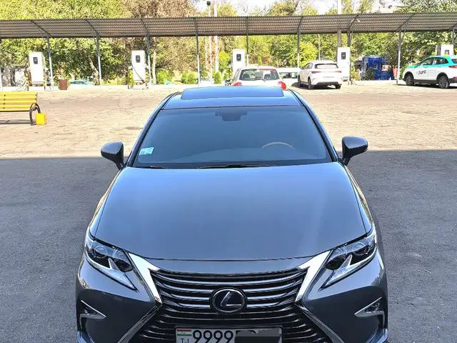 Lexus ES series