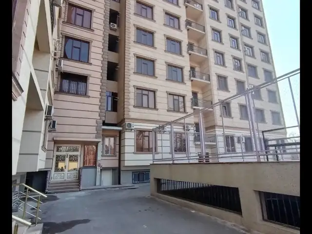 3-комн. квартира, 8 этаж, 75м², Универмаг, Худжанд