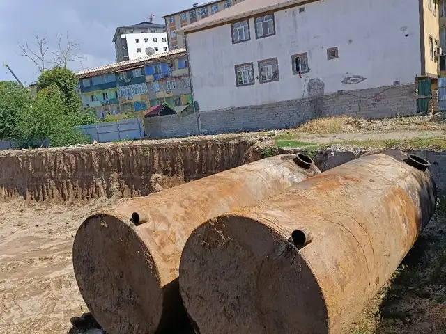 Бочка барои об ё сӯзишворӣ, Турсунзаде