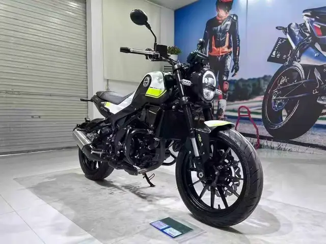 Мотоцикл Benelli Leoncino 250, Душанбе
