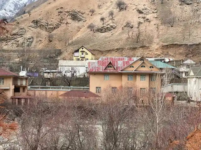 3 этажн. 20-комн. дом, 15 соток, Гули майда, Варзоб