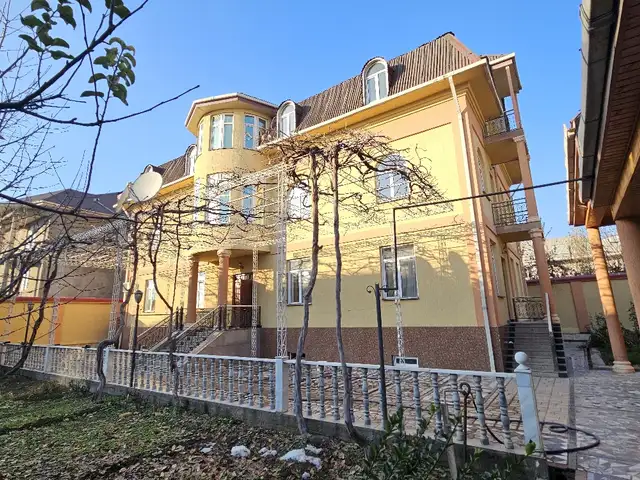 3-этажный, 14 комнатный дом, 1000 м², Посолство Америки, Душанбе
