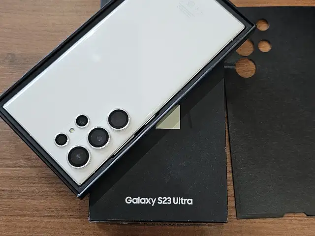Samsung Galaxy S23 Ultro 12/512Gb Vetnam 5G Silver, Хуҷанд