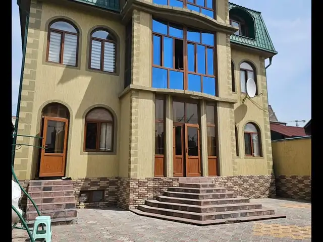 3-этажный, 7 комнатный дом, 820 м², Курбон Рахим, Душанбе
