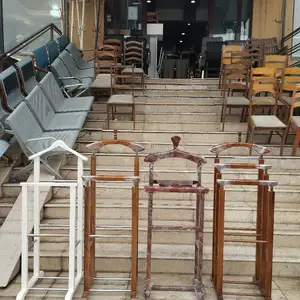 Вешалкаи аз чуби чормағз, Душанбе