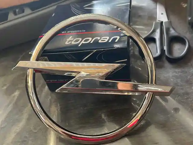 Знак от багажа opel Zafira B, Худжанд