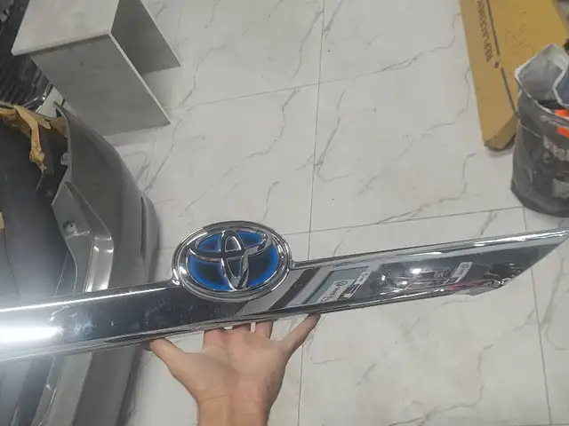 Хром багажника на Toyota Camry 4 Hybrid, Душанбе