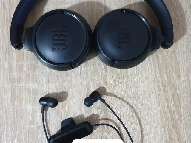 Беспроводные наушники JBL, Бохтар (Курган-Тюбе)