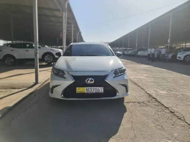Lexus ES series