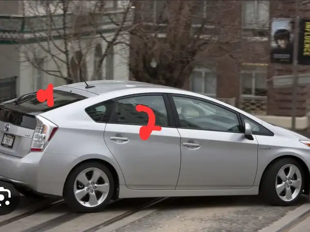 Нетонирование стекла Toyota Prius 2010, Душанбе