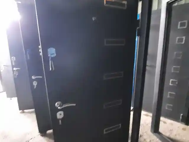 Дверь, Душанбе