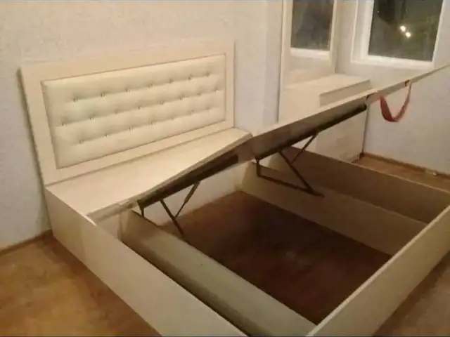 Двуспальная кровать, Душанбе
