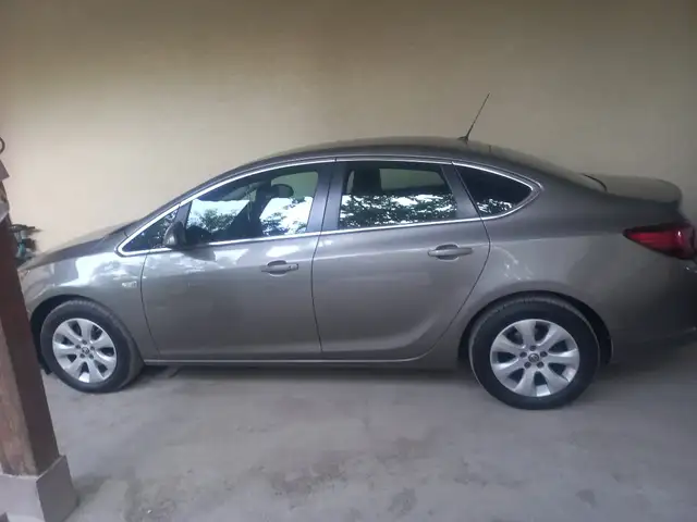 Opel Astra J