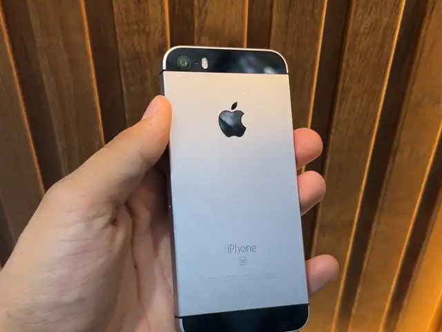 Apple iPhone SE, 32 gb, Худжанд