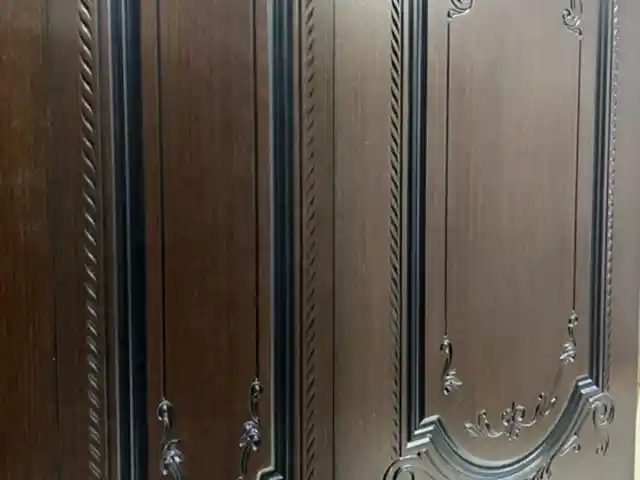 Дверь из шпона, Душанбе