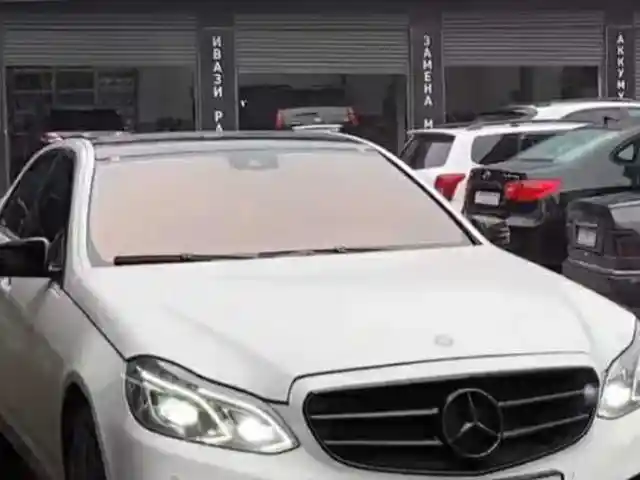 Лобовое стекло йодовое от Mercedes-Benz W212, Душанбе