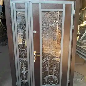 Стеклянная дверь, Душанбе