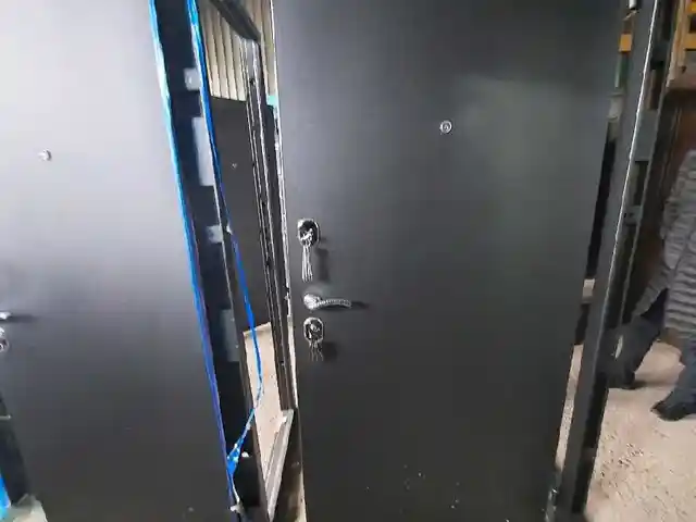 Дверь, Душанбе