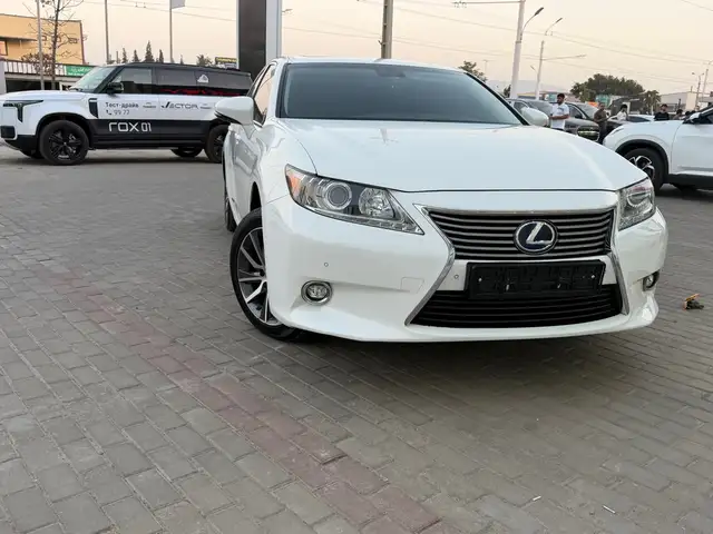 Lexus ES series