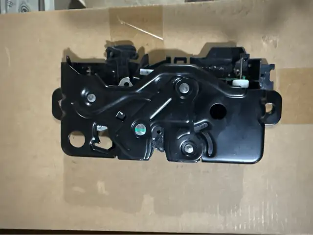 Замок багажника BMW G30, Душанбе