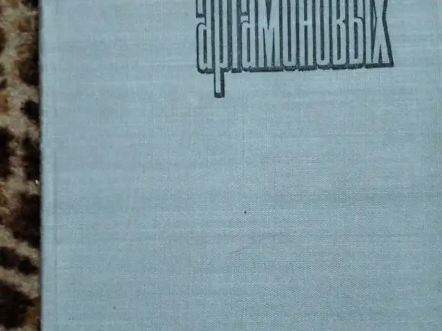 Книга М. Горький Дело Артамоновых, Худжанд